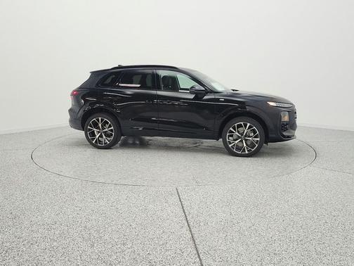 Mythos Black Metallic 2026 Audi Q3 TFSI quattro S tronic