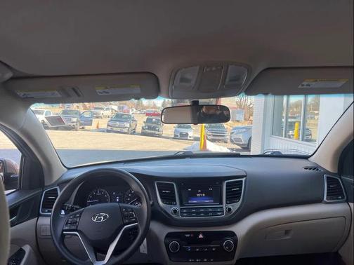 2017 Hyundai TUCSON SE