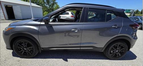 Gun Metallic 2023 Nissan Kicks SR