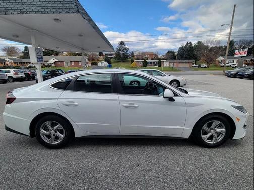 2022 Hyundai SONATA SE