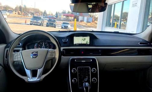 2016 Volvo XC70 T5 Platinum