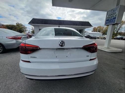 2017 Volkswagen Passat 1.8T R-Line w/Comfort
