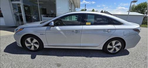 Ion Silver 2017 Hyundai SONATA Hybrid Limited