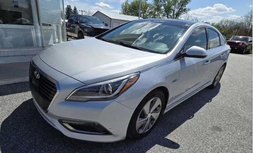 Ion Silver 2017 Hyundai SONATA Hybrid Limited