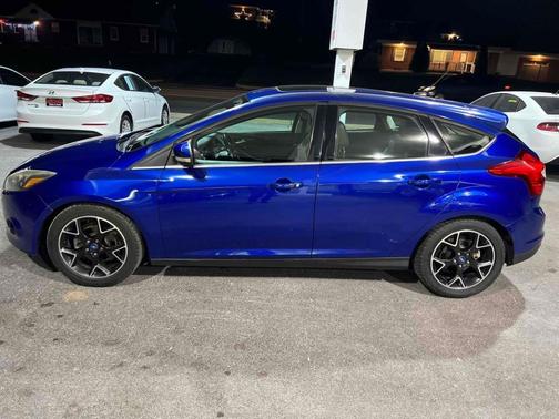Photo 4 of 16 of 2012 Ford Focus Titanium