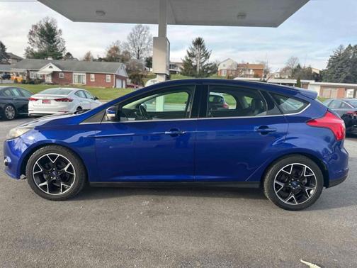 Photo 5 of 32 of 2012 Ford Focus Titanium