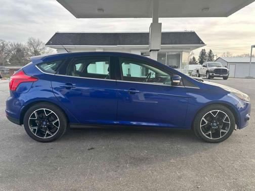 Photo 4 of 32 of 2012 Ford Focus Titanium