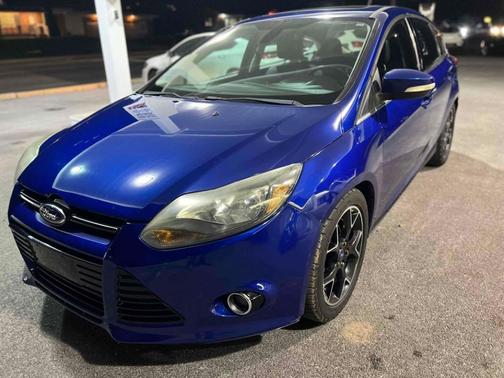 Photo 2 of 16 of 2012 Ford Focus Titanium