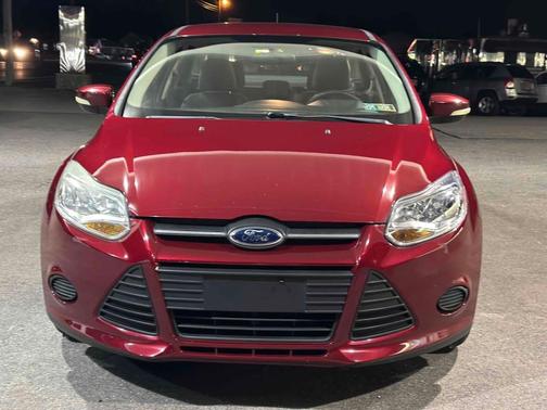 Photo 2 of 9 of 2014 Ford Focus SE
