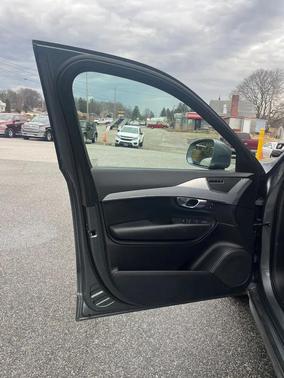 2018 Volvo XC90 T5 Momentum