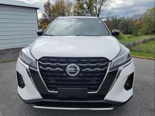2021 Nissan Kicks SR