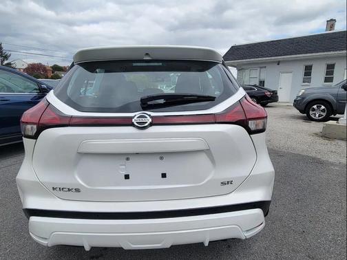 2021 Nissan Kicks SR