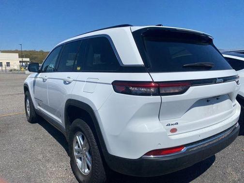 White 2023 Jeep Grand Cherokee Laredo X