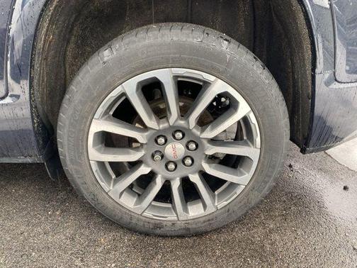 2022 GMC Acadia Denali