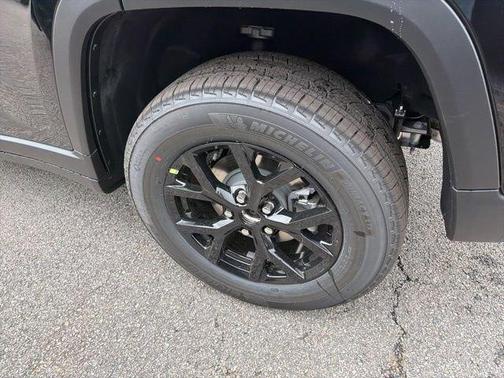 Diamond Black 2026 Jeep Grand Cherokee Laredo