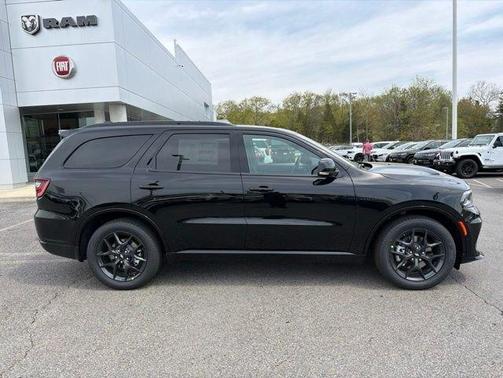 DB Black Crystal Clearcoat 2026 Dodge Durango GT Plus HEMI V8