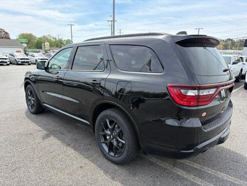 DB Black Crystal Clearcoat 2026 Dodge Durango GT Plus HEMI V8