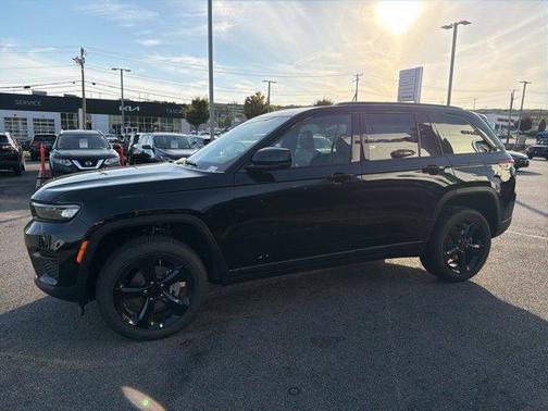2025 Jeep Grand Cherokee Laredo