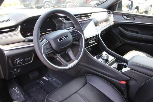 Black 2025 Jeep Grand Cherokee Limited