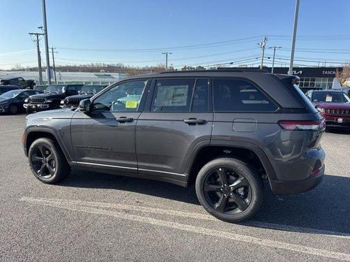 2025 Jeep Grand Cherokee Laredo