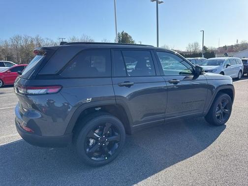 2025 Jeep Grand Cherokee Laredo