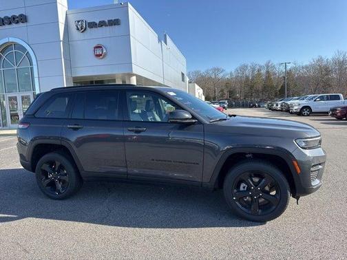 2025 Jeep Grand Cherokee Laredo