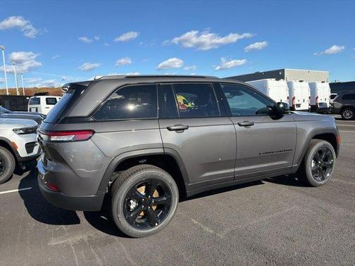 2025 Jeep Grand Cherokee Laredo