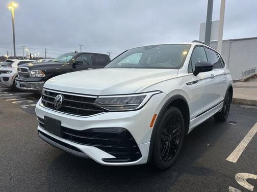 2022 Volkswagen Tiguan 2.0T SE R-Line Black