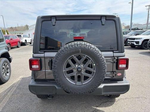 Granite Crystal Clearcoat Metallic 2026 Jeep Wrangler Sport