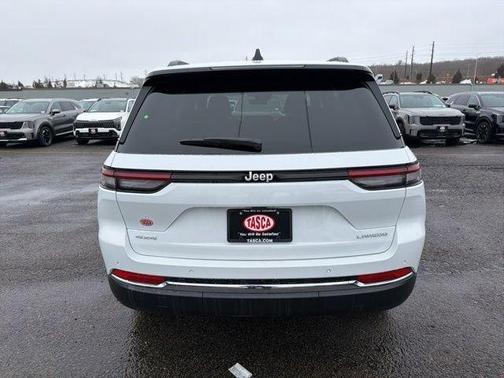 Bright White Clearcoat 2026 Jeep Grand Cherokee Laredo