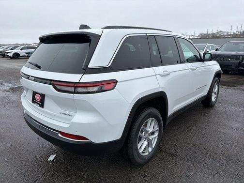 Bright White Clearcoat 2026 Jeep Grand Cherokee Laredo