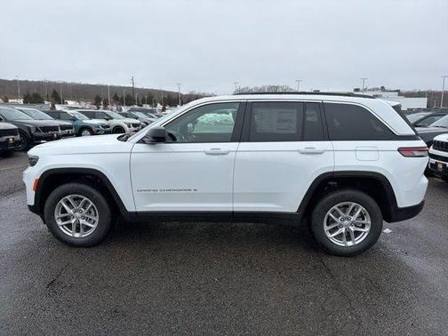 Bright White Clearcoat 2026 Jeep Grand Cherokee Laredo