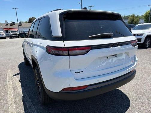 Bright White Clearcoat 2026 Jeep Grand Cherokee Sport