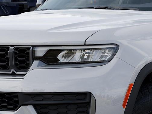 Bright White Clearcoat 2026 Jeep Grand Cherokee Laredo