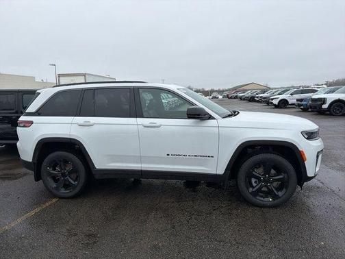 Bright White Clearcoat 2026 Jeep Grand Cherokee Limited