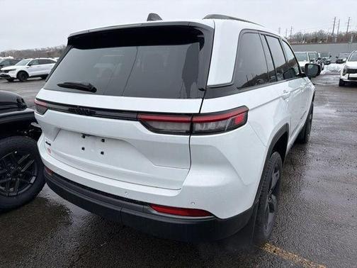 Bright White Clearcoat 2026 Jeep Grand Cherokee Limited