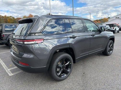 2025 Jeep Grand Cherokee Laredo