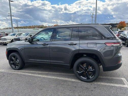 2025 Jeep Grand Cherokee Laredo