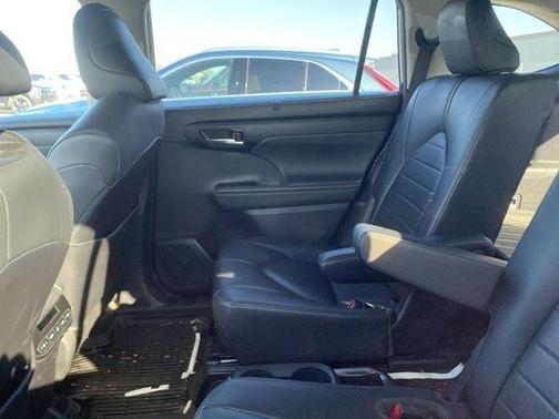 Silver 2020 Toyota Highlander XLE