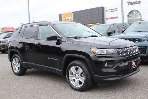 Black 2022 Jeep Compass Latitude