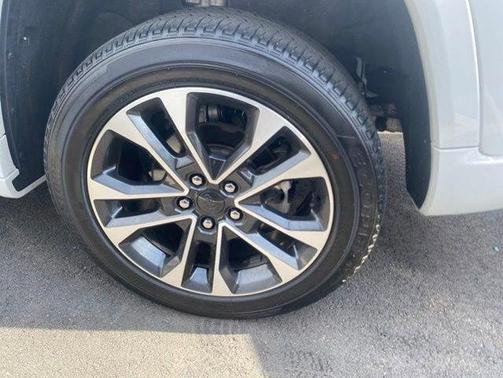 White 2024 Jeep Grand Cherokee Overland