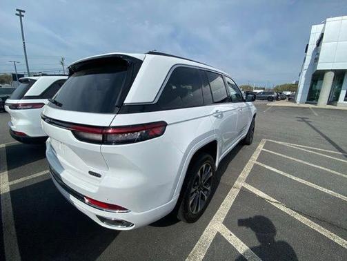 White 2024 Jeep Grand Cherokee Overland