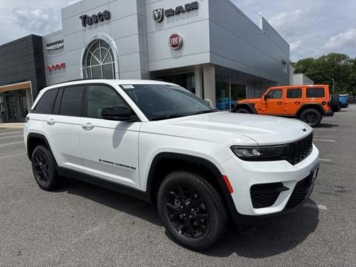 2025 Jeep Grand Cherokee Laredo
