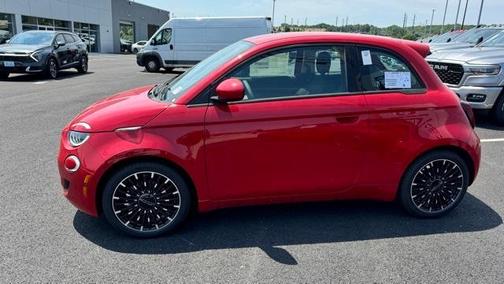 2024 FIAT 500e Base
