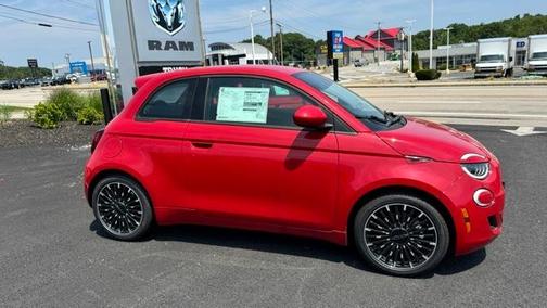 2024 FIAT 500e Base