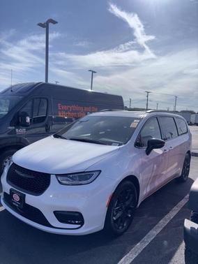 2024 Chrysler Pacifica Touring-L