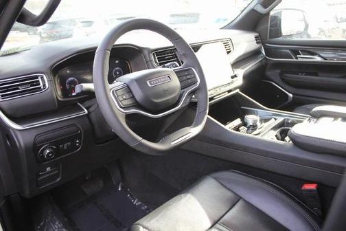 2024 Jeep Wagoneer Base