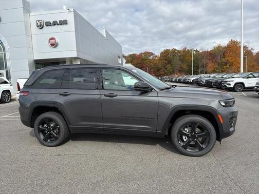 2025 Jeep Grand Cherokee Laredo