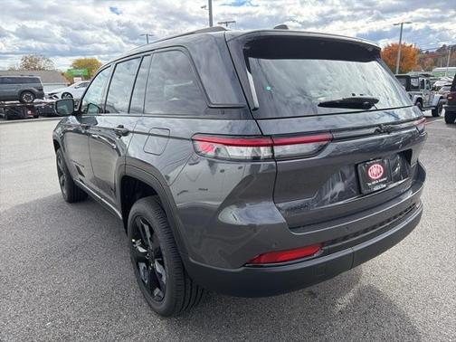 2025 Jeep Grand Cherokee Laredo