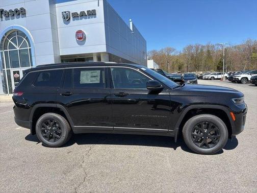 Diamond Black 2026 Jeep Grand Cherokee L Laredo